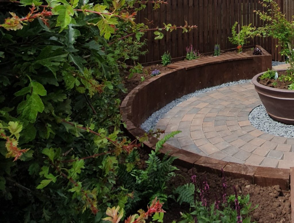 curved sleeper wall and round paving